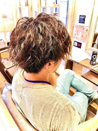 ミディアム カラー パーマ メンズ ゲーマー美容師 KENTOのヘアスタイル