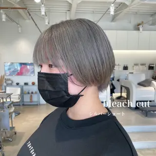 ショート カラー 峯崎 葵のヘアスタイル