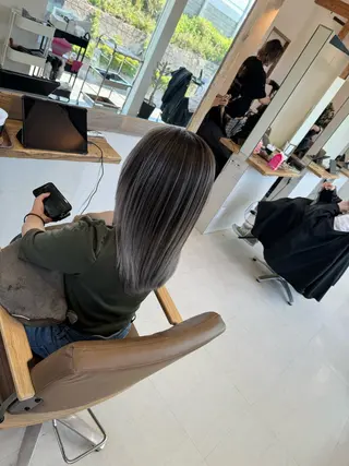 セミロング 鈴木 妃帆未のヘアスタイル