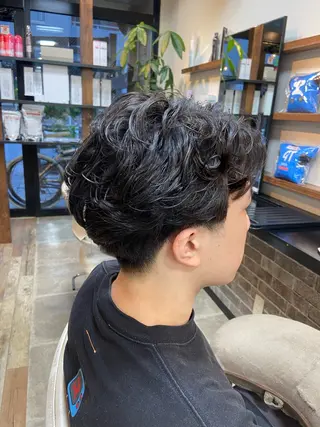 パーマ メンズ イツキ🌕デザインカ ラー🥨髪質改善🫧のヘアスタイル