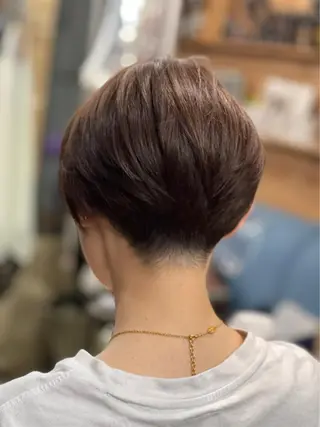 ショート カラー ヨッ シーのヘアスタイル