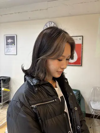 ミディアム カラー スズキ ユウナのヘアスタイル
