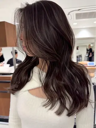 ロング カラー 大塚 加奈恵のヘアスタイル
