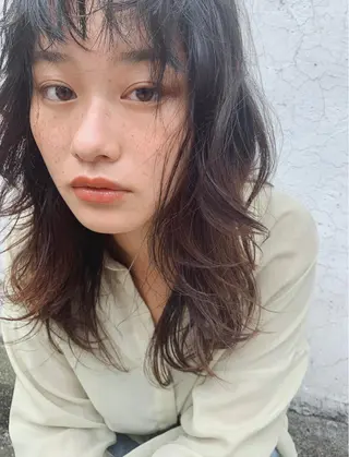 セミロング 🍋透け感カラー🍃 オリーブ🍐Kahoのヘアスタイル