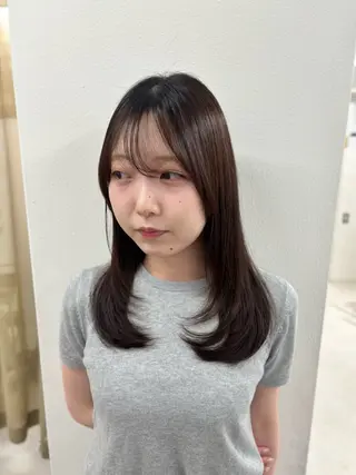 セミロング SLASHスラッシュ 辻村  彩華のヘアスタイル