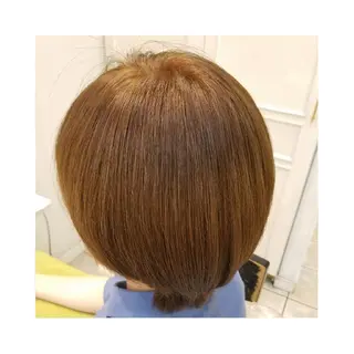 ショート カラー 荒山 栞奈のヘアスタイル