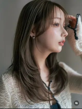 セミロング ALLY 原宿のヘアスタイル