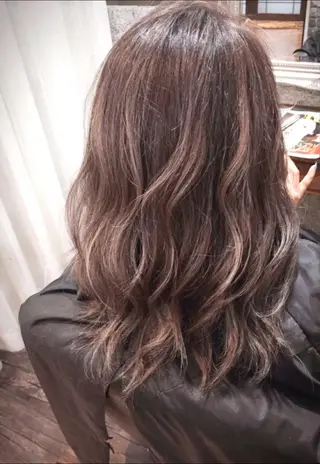 セミロング カラー Tsuyoki .のヘアスタイル