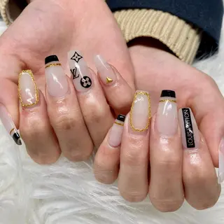 ミディアム ネイル Y. Sのネイルデザイン