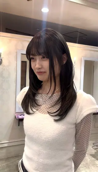 セミロング 山本 梨華のヘアスタイル