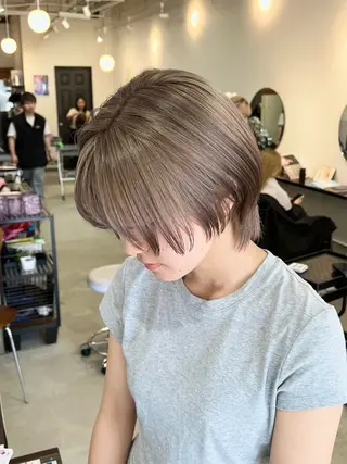 ショート カラー Ami ケアブリーチ/表参道のヘアスタイル