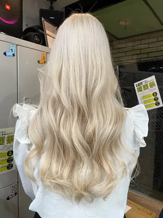 ロング 西宮ハイトーンカラー ひらり💜のヘアスタイル