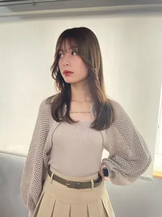 ミディアム カラー レイヤーカット 西村あきやのヘアスタイル
