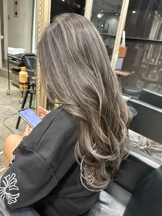 ロング 大内 志穂のヘアスタイル