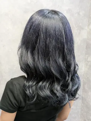 ミディアム カラー 佐藤 璃咲のヘアスタイル