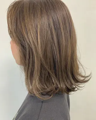 ミディアム 石井 静のヘアスタイル