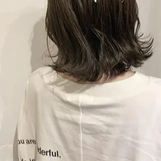 ミディアム カラー ヘアアレンジ 本間 結衣のヘアスタイル