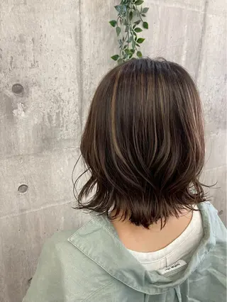 ミディアム カラー 藤田 麗安のヘアスタイル