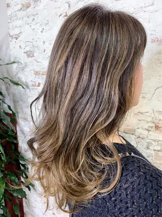 セミロング 高梨 里穂のヘアスタイル