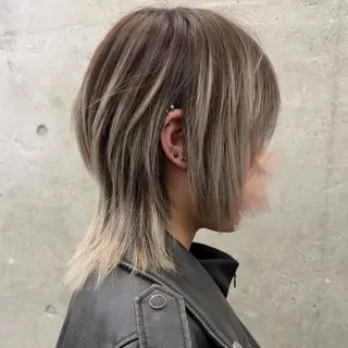 ミディアム ウルフ/シャギーカッ ト/ハッシュカットのヘアスタイル