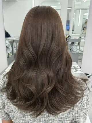 セミロング カラー 顔まわりの神様✨ 透明感カラー藤嶋秀幸のヘアスタイル
