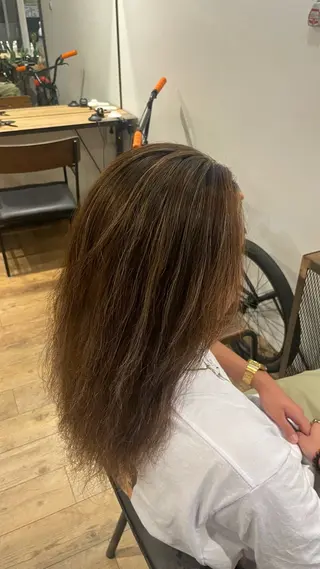 セミロング カラー メンズ イエムラ ミクのヘアスタイル