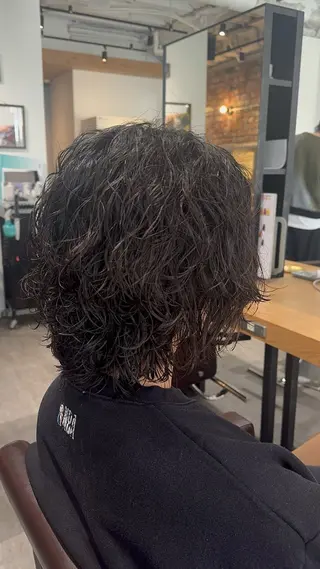 ミディアム パーマ メンズ EIGHT たまプラーザ三浦直輝のヘアスタイル
