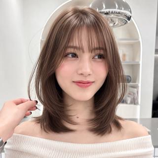 ミディアム カラー 泉 舞香のヘアスタイル