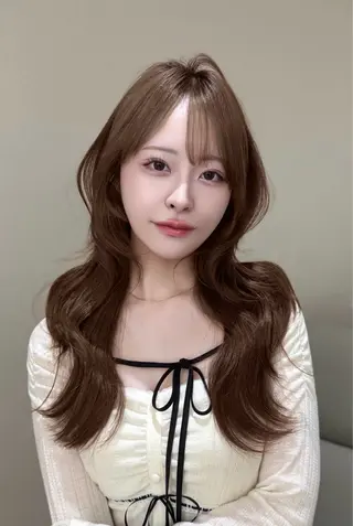 ロング カラー 𝐜𝐨𝐚 𝐦𝐨𝐦𝐨𝐞のヘアスタイル