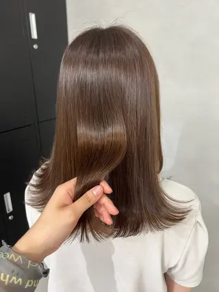 セミロング カラー 小森聖奈 韓国風レイヤーカットのヘアスタイル