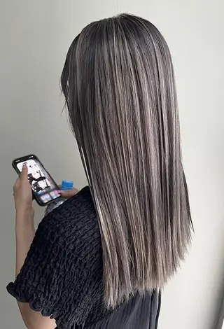 ロング 吉田裕太/ハイライト ダブルカラーのヘアスタイル