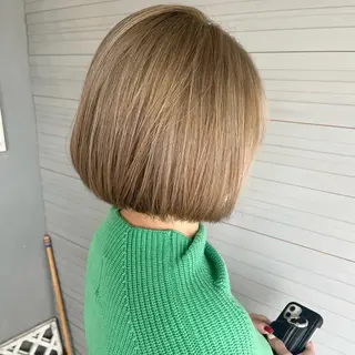 ショート カラー 玉木 愛美のヘアスタイル
