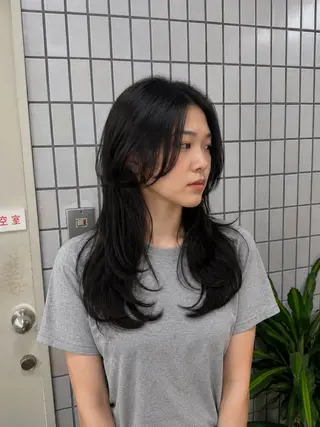 セミロング カラー 大阪ウルフカット ハッシュカットのヘアスタイル