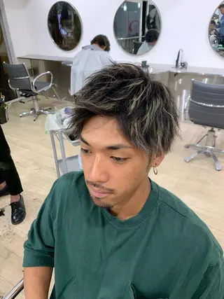 カラー メンズ レイヤーカット 西村あきやのヘアスタイル