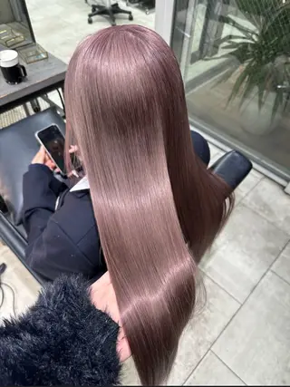 ロング カラー ミルクティー・ピンク 甘モテカラー/emaのヘアスタイル