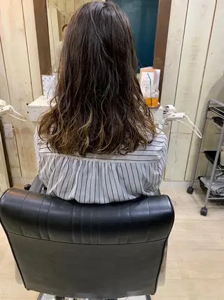 ミディアム パーマ 鷺谷 玲奈のヘアスタイル