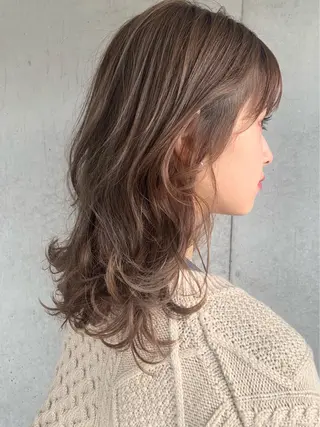 セミロング ハイトーン×レイヤー カットTAKUMIのヘアスタイル