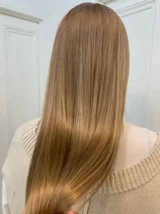 ロング カラー wakana/ 柔らかベージュカラーのヘアスタイル