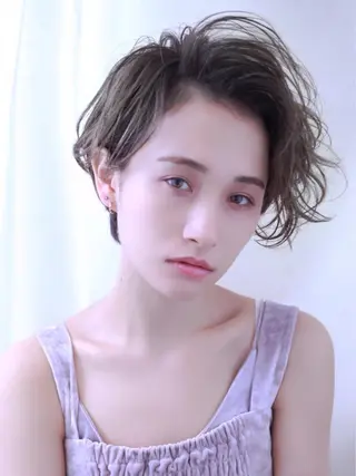 ショート カラー ぱつっとボブ/ 小野あかねのヘアスタイル