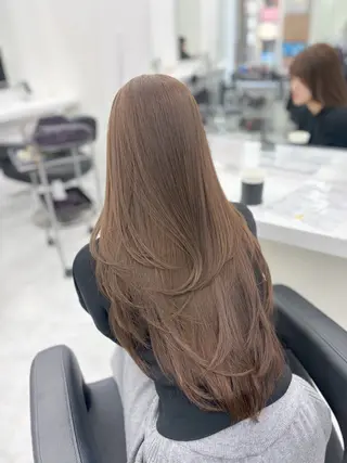 ロング カラー 抜け感レイヤー︴ ニュアンスカラーのヘアスタイル