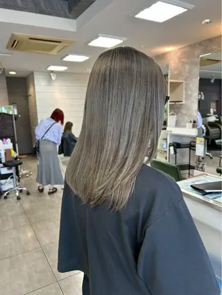 ミディアム カラー 西岡 英菜のヘアスタイル
