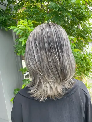セミロング ブリーチ毛矯正.髪質 改善.髪にドラマをのヘアスタイル