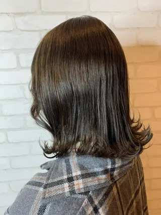 セミロング 秋葉 万柚子のヘアスタイル