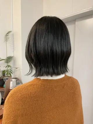 ミディアム 顔まわりレイヤー 透明感カラー🩵🩵のヘアスタイル
