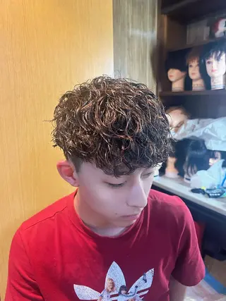 パーマ メンズ メンズ特化 荷宮蓉太のヘアスタイル