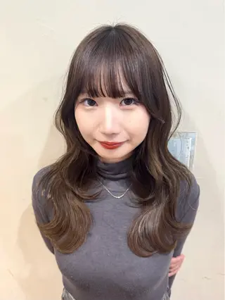 ロング 岩崎 あやねのヘアスタイル