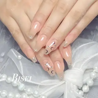 ネイル 🦋 Queenieのネイルデザイン