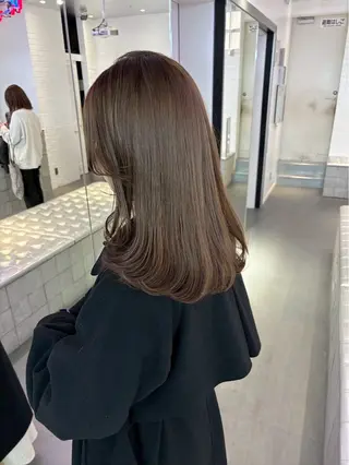 ロング カラー ちなみ／ハイトーン／ デザインカラーのヘアスタイル
