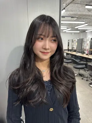 ロング 韓国風レイヤー透明感 艶髪カラー/岡田悠希のヘアスタイル