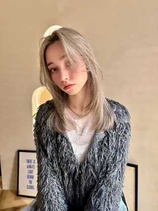 ロング 【ハイトーン特化】 Hugのヘアスタイル